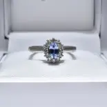 Pierścionek z szafirem w białym złocie Pierścionek z szafirem w białym złocie